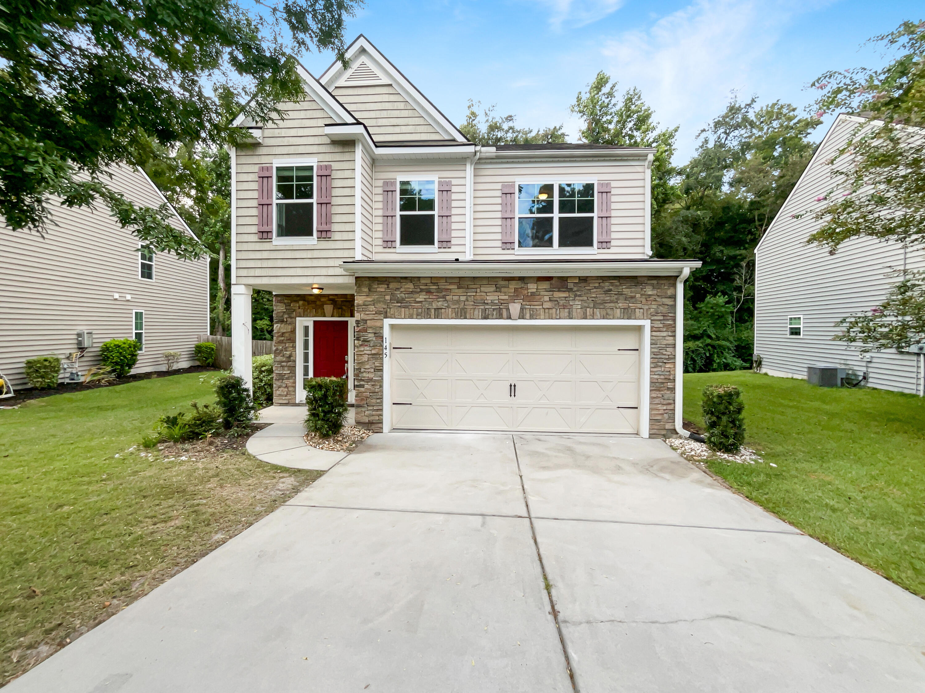 View Summerville, SC 29483 house