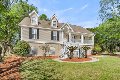 Photo of 200 Castle Harbor Drive, Summerville, SC 29483 (MLS # 26009151)