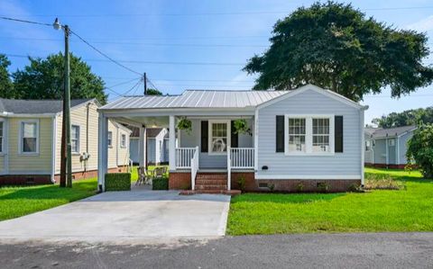 A home in North Charleston