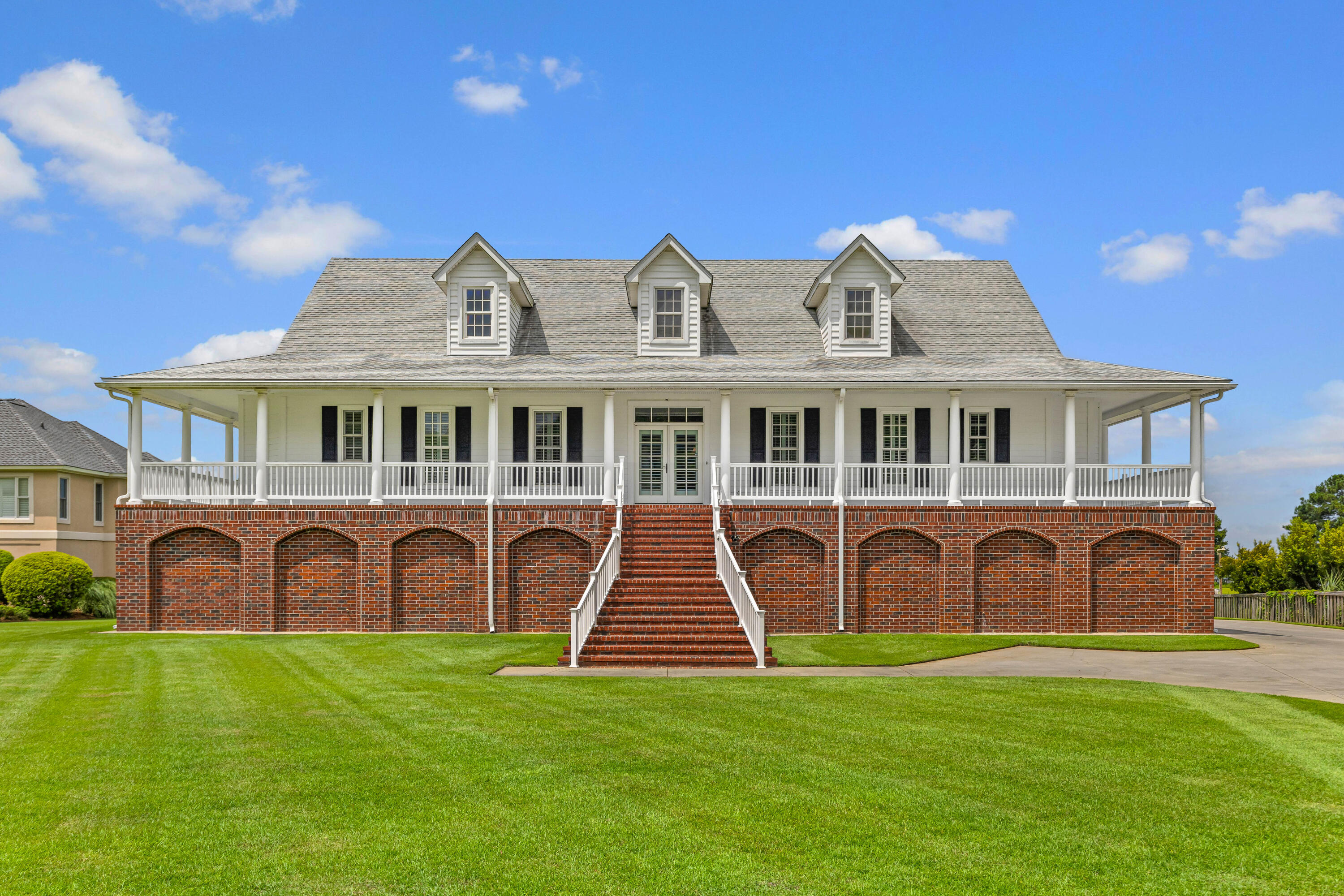 2038 W Lake Shore Drive