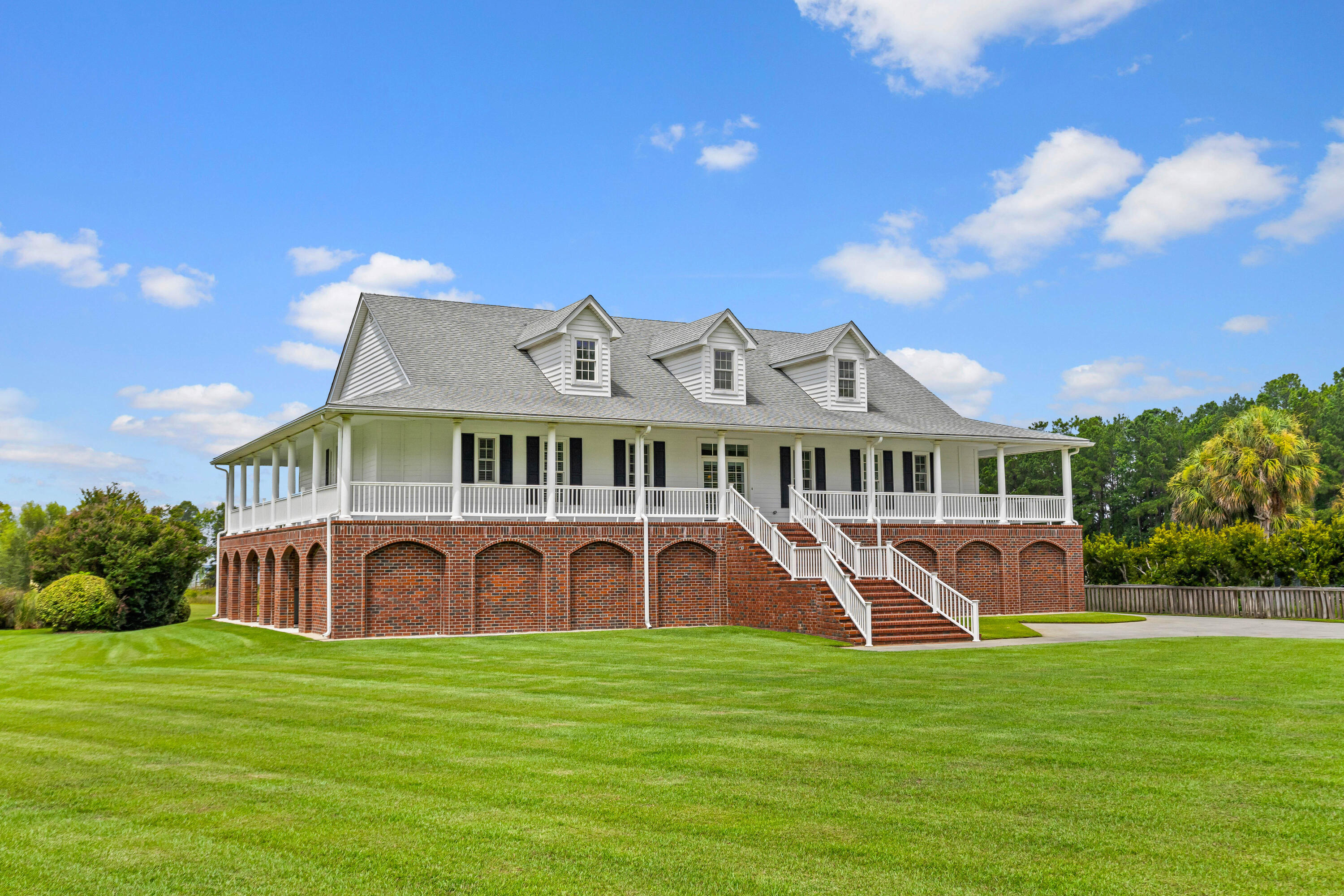 2038 W Lake Shore Drive