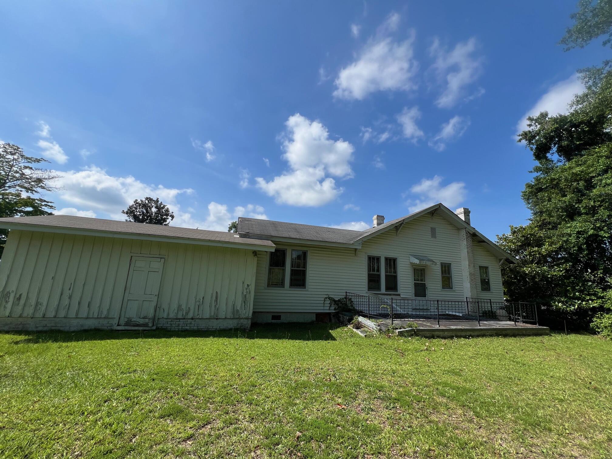 100 W Byrd Street