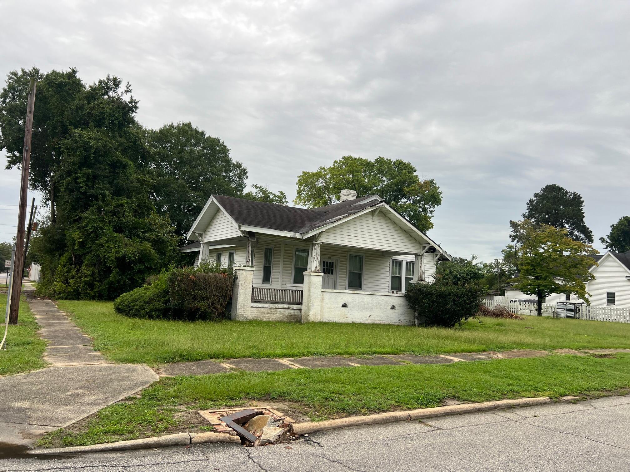 100 W Byrd Street