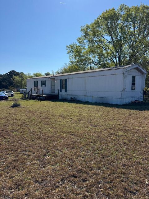 1830 Goslin Pond Rd Summerton SC 29148