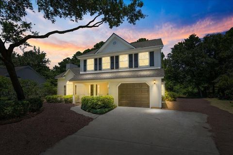 Single Family Residence in Mount Pleasant SC 1924 Oak Tree Lane.jpg