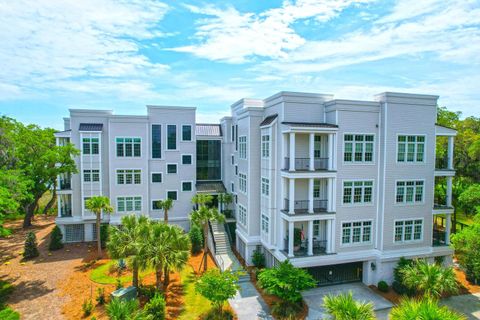Photo of 108 Fairbanks Oak Alley #201, Charleston, SC 29492 (MLS # 26014142)