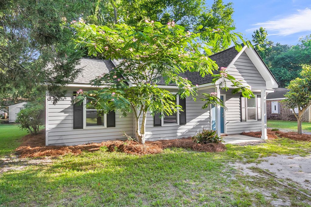 Photo of 232 Germantown Road, Summerville, SC 29483 (MLS # 26015405)