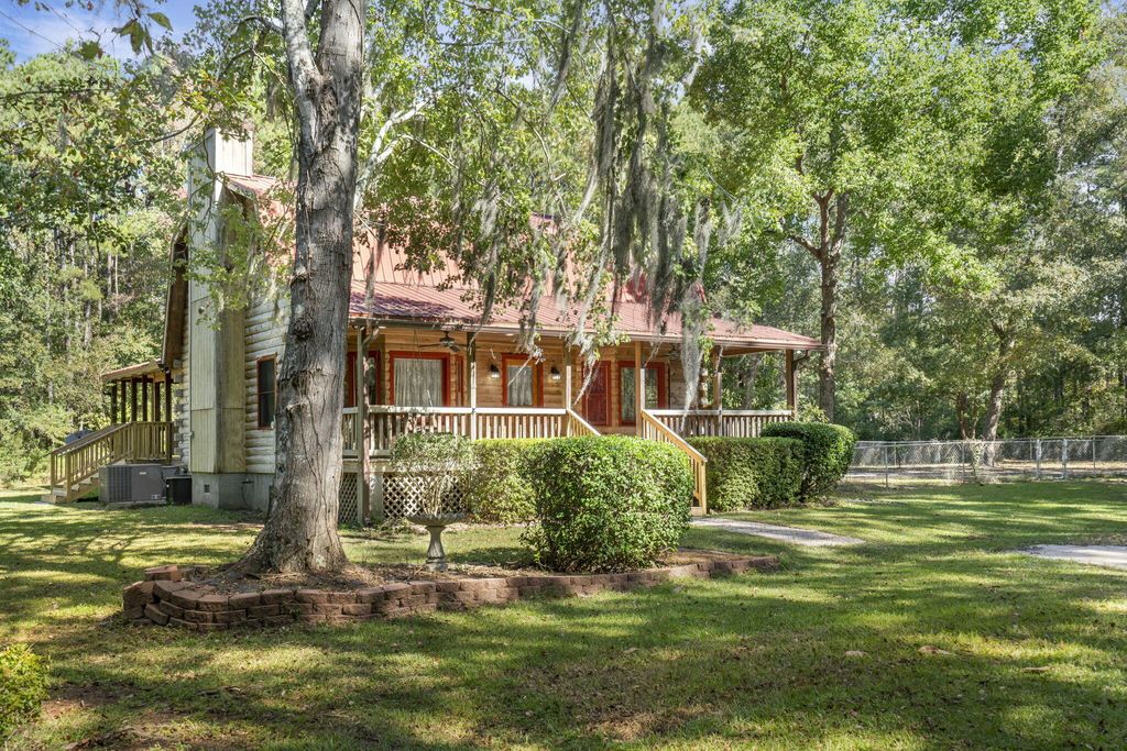 Photo of 398 W Fisher Road, Summerville, SC 29483 (MLS # 25032739)