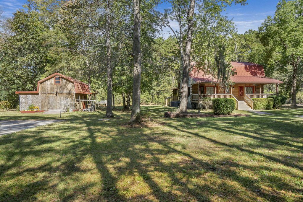 Photo of 398 W Fisher Road, Summerville, SC 29483 (MLS # 25032739)