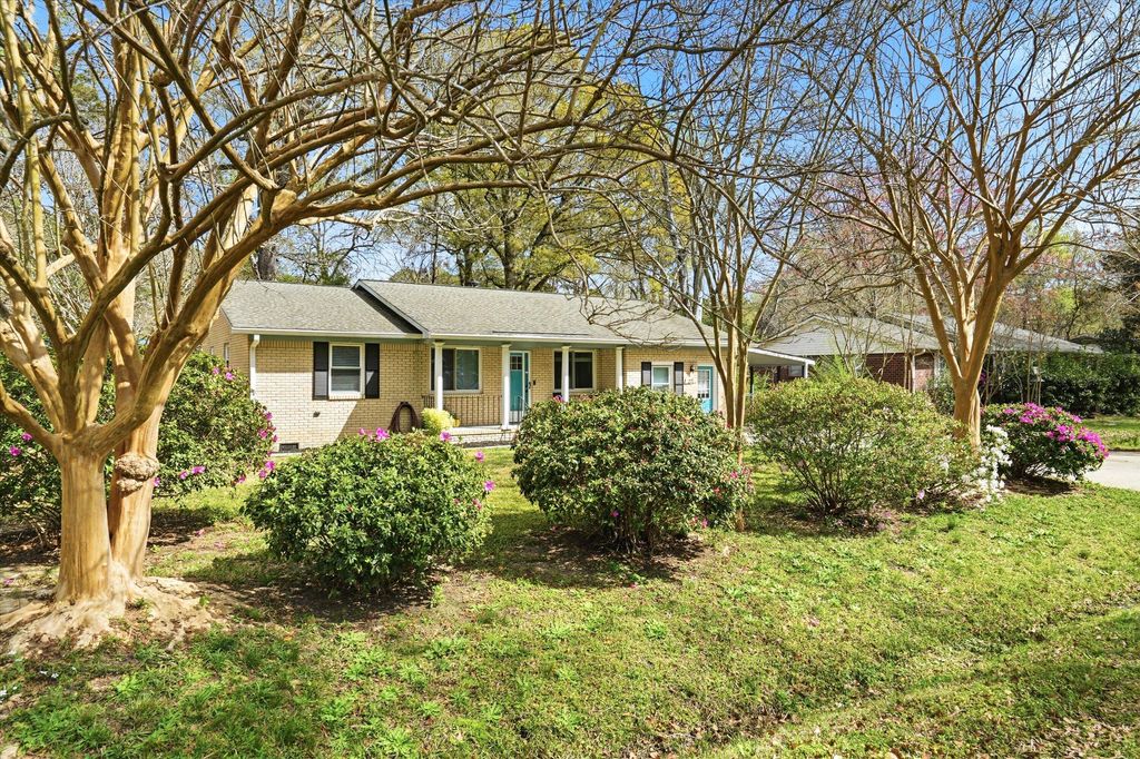 Photo of 221 Froman Drive, Summerville, SC 29483 (MLS # 26008000)