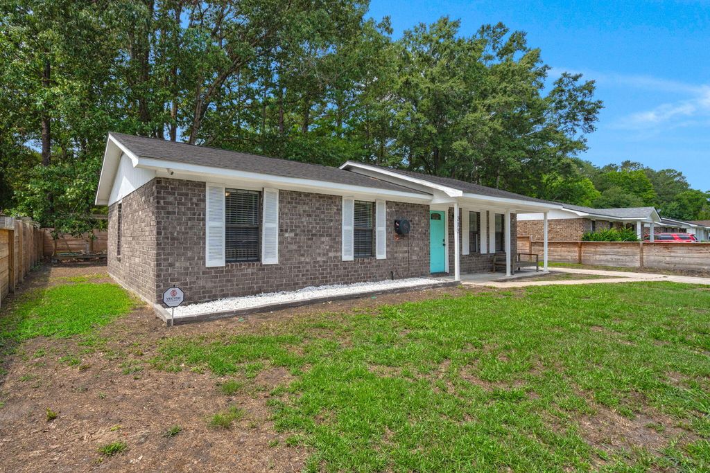 Photo of 313 Dorchester Manor Boulevard, North Charleston, SC 29420 (MLS # 26015783)