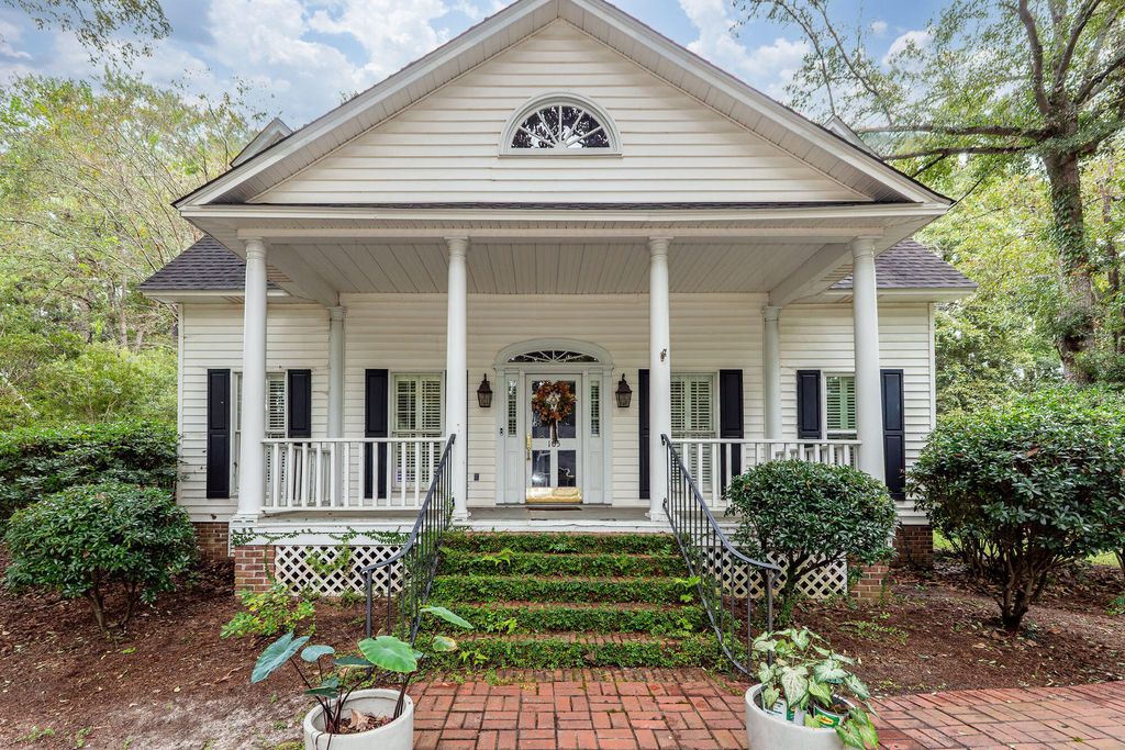 Photo of 105 Scott Court, Summerville, SC 29483 (MLS # 25027414)