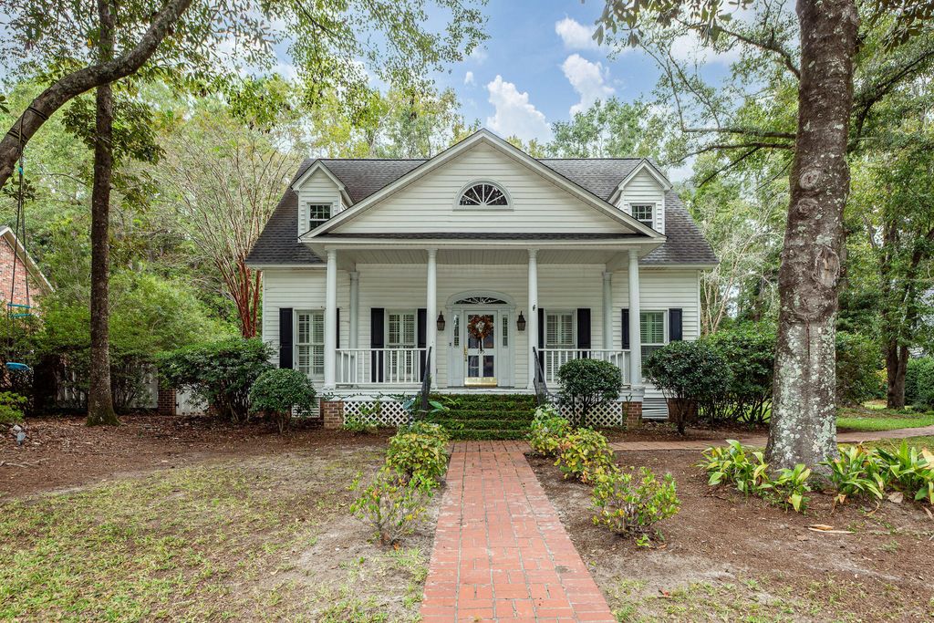 Photo of 105 Scott Court, Summerville, SC 29483 (MLS # 25027414)