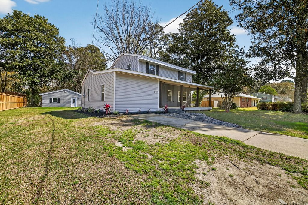Photo of 1863 Sandcroft Drive, Charleston, SC 29407 (MLS # 26006697)