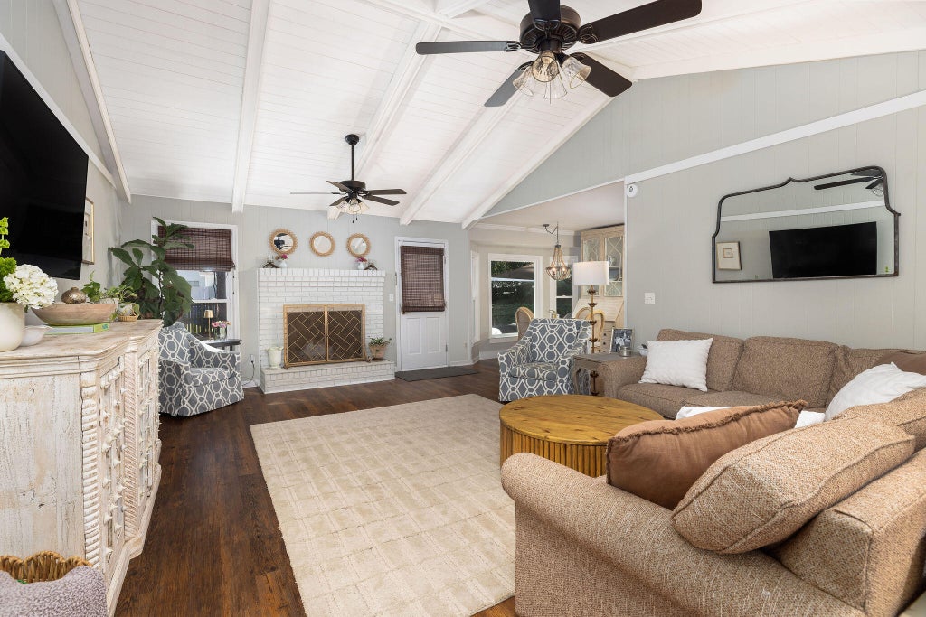 Photo of 1098 Talisman Road, Mount Pleasant, SC 29464 (MLS # 26021163)