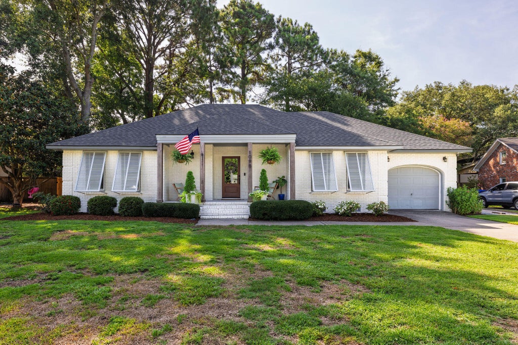 Photo of 1098 Talisman Road, Mount Pleasant, SC 29464 (MLS # 26021163)