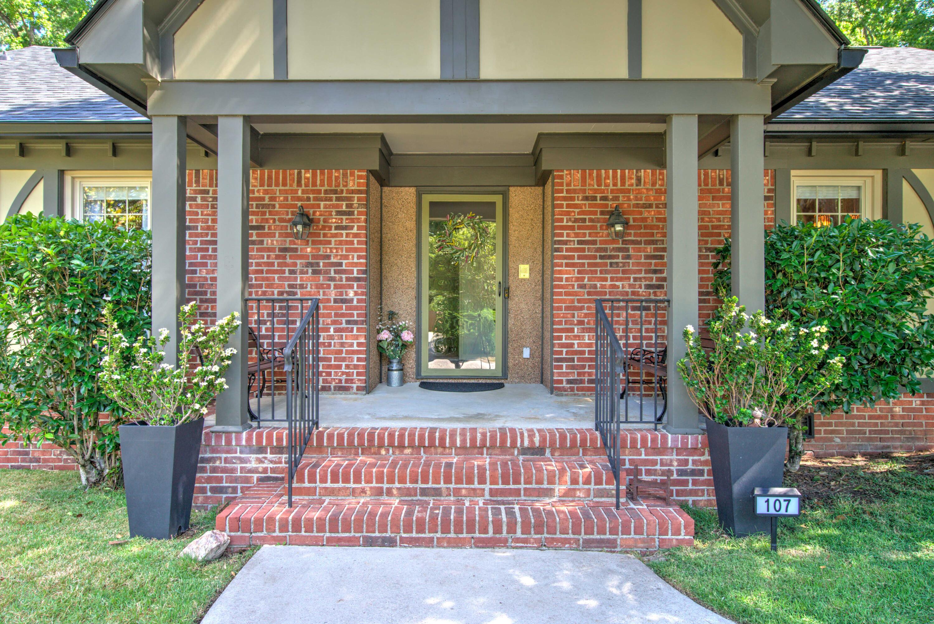 107 Stratford Drive
