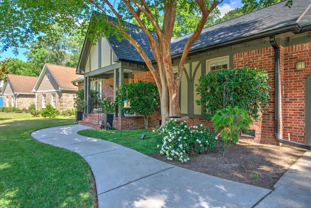 Photo of 107 Stratford Drive, Summerville, SC 29485 (MLS # 26013285)