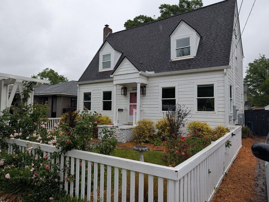 Photo of 928 Ashley Avenue, Charleston, SC 29403 (MLS # 26012710)