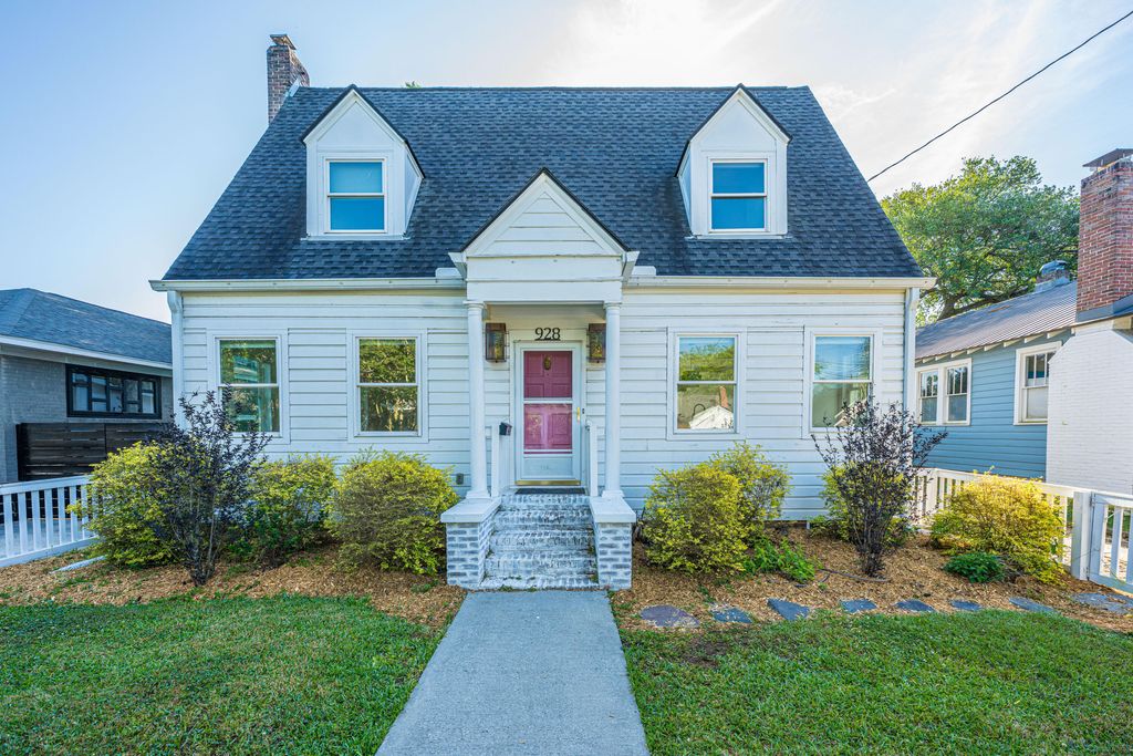 Photo of 928 Ashley Avenue, Charleston, SC 29403 (MLS # 26012710)