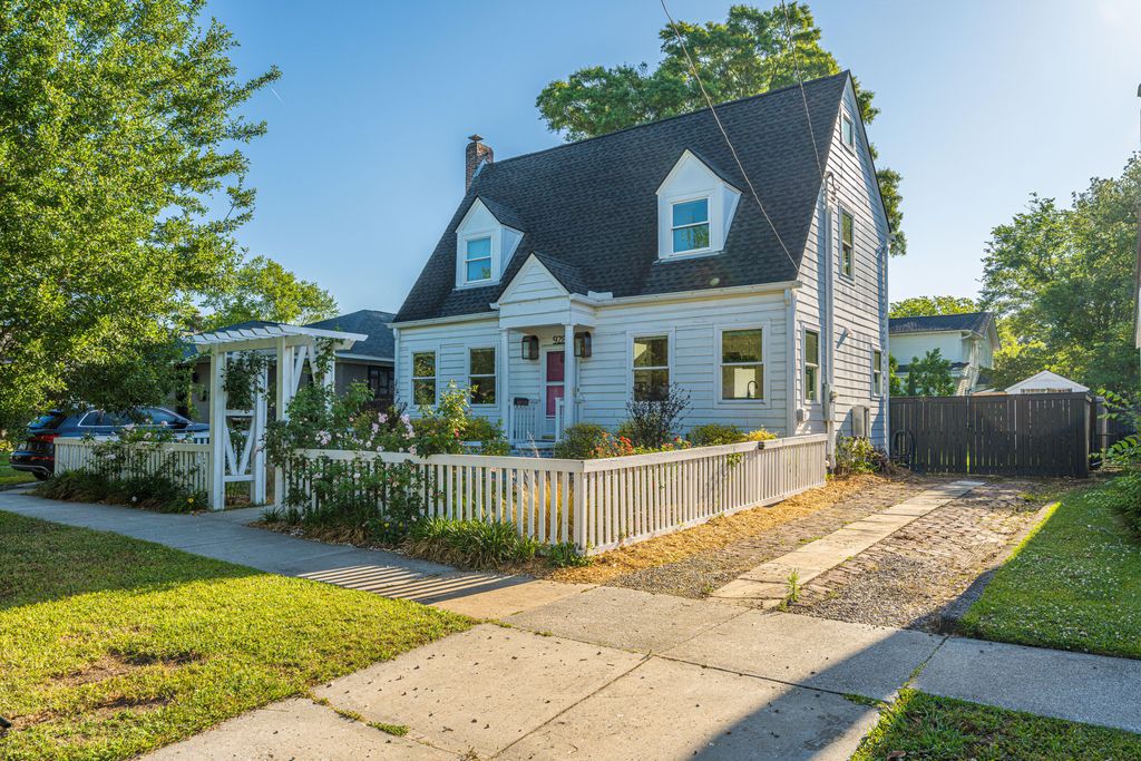 Photo of 928 Ashley Avenue, Charleston, SC 29403 (MLS # 26012710)