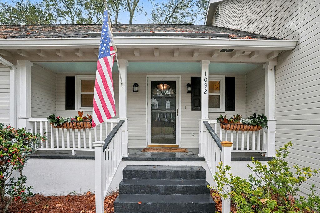 Photo of 1092 Stonehenge Drive, Hanahan, SC 29410 (MLS # 25031390)