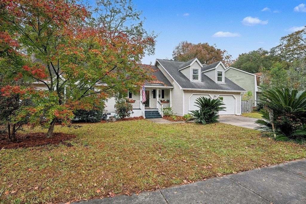 Photo of 1092 Stonehenge Drive, Hanahan, SC 29410 (MLS # 25031390)