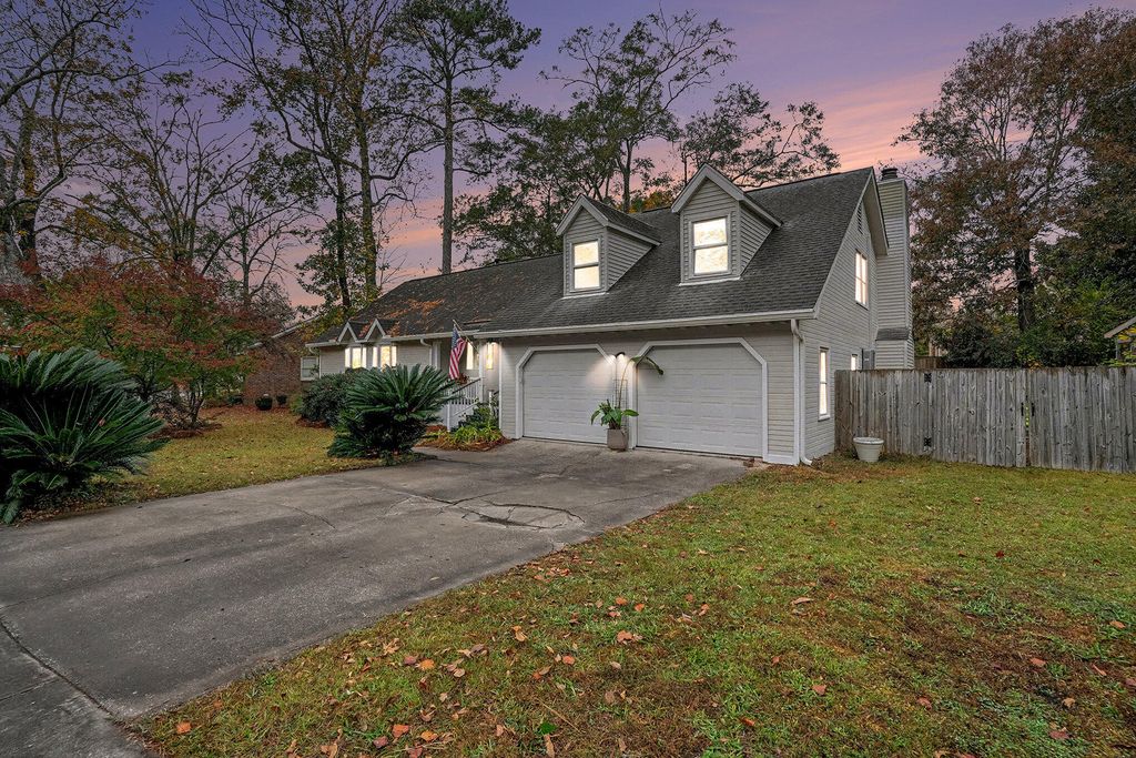 Photo of 1092 Stonehenge Drive, Hanahan, SC 29410 (MLS # 25031390)