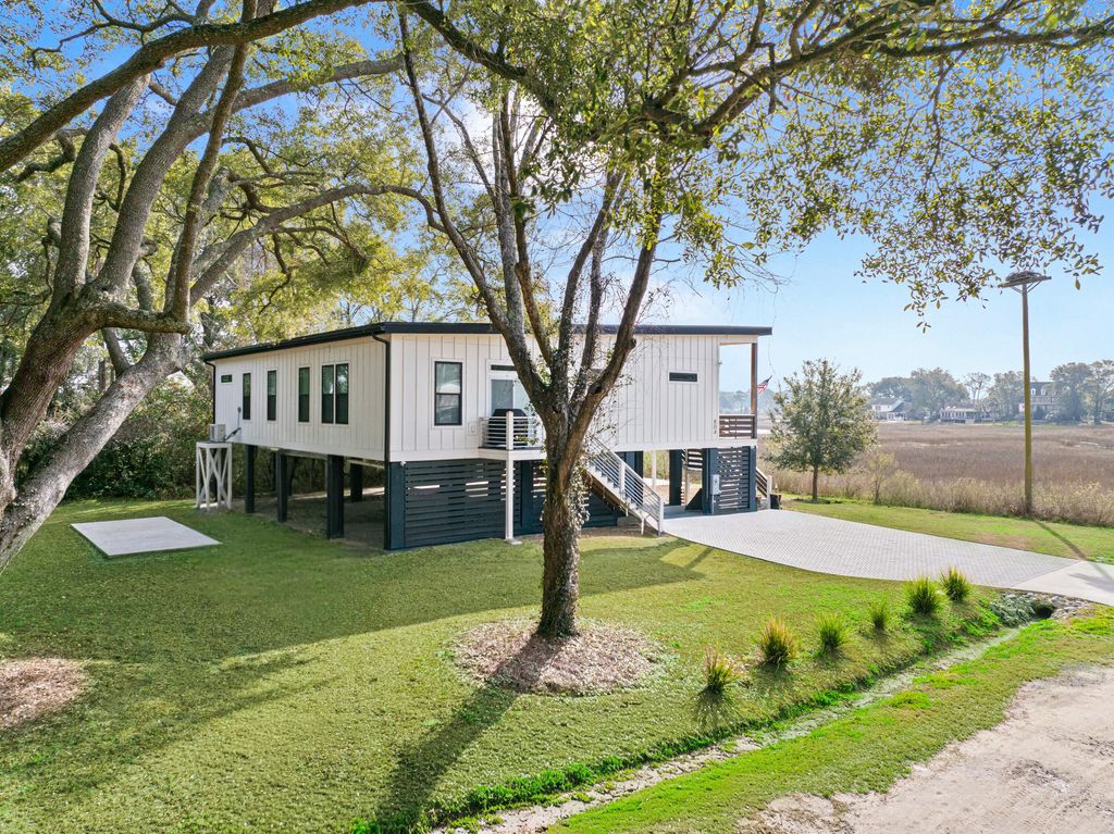 Photo of 804 Sprague Street, Charleston, SC 29412 (MLS # 26009621)