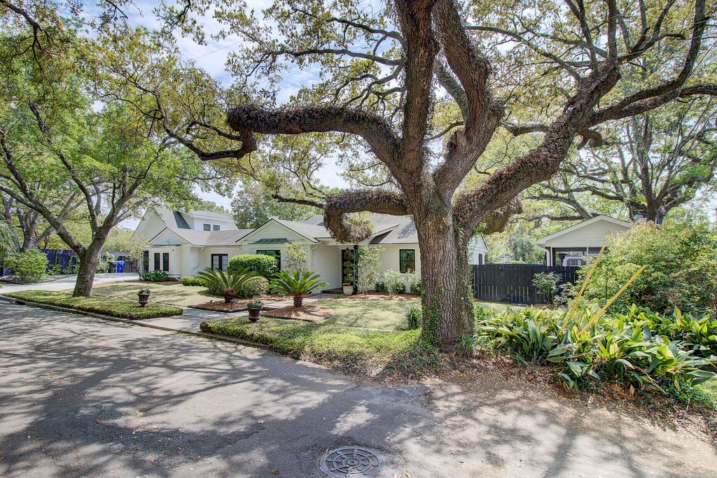 Photo of 1 Beverly Road, Charleston, SC 29407 (MLS # 26014984)