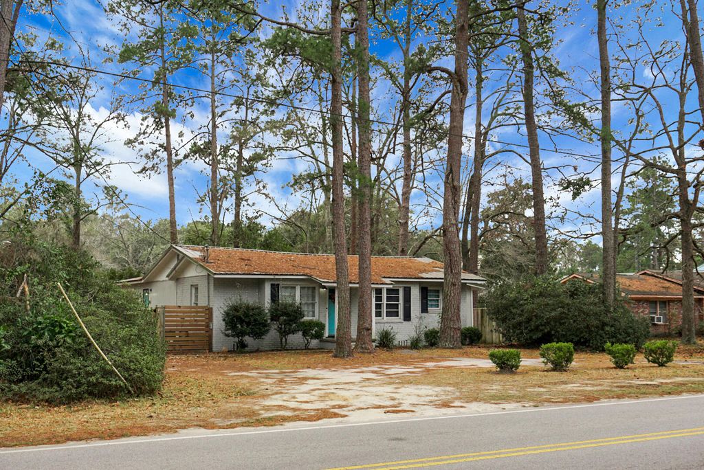 Photo of 305 Forest Circle, Walterboro, SC 29488 (MLS # 26005504)