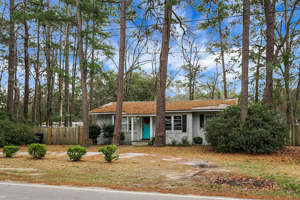 Photo of 305 Forest Circle, Walterboro, SC 29488 (MLS # 26005504)
