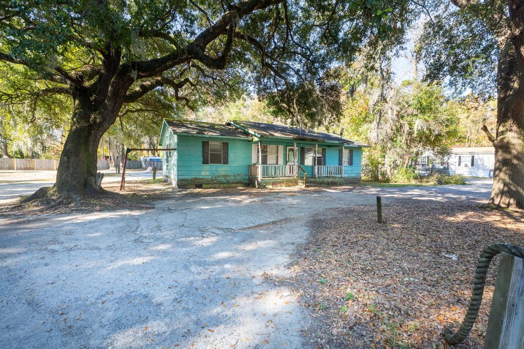 Photo of 130 Dewees Lane, Summerville, SC 29485 (MLS # 25030782)