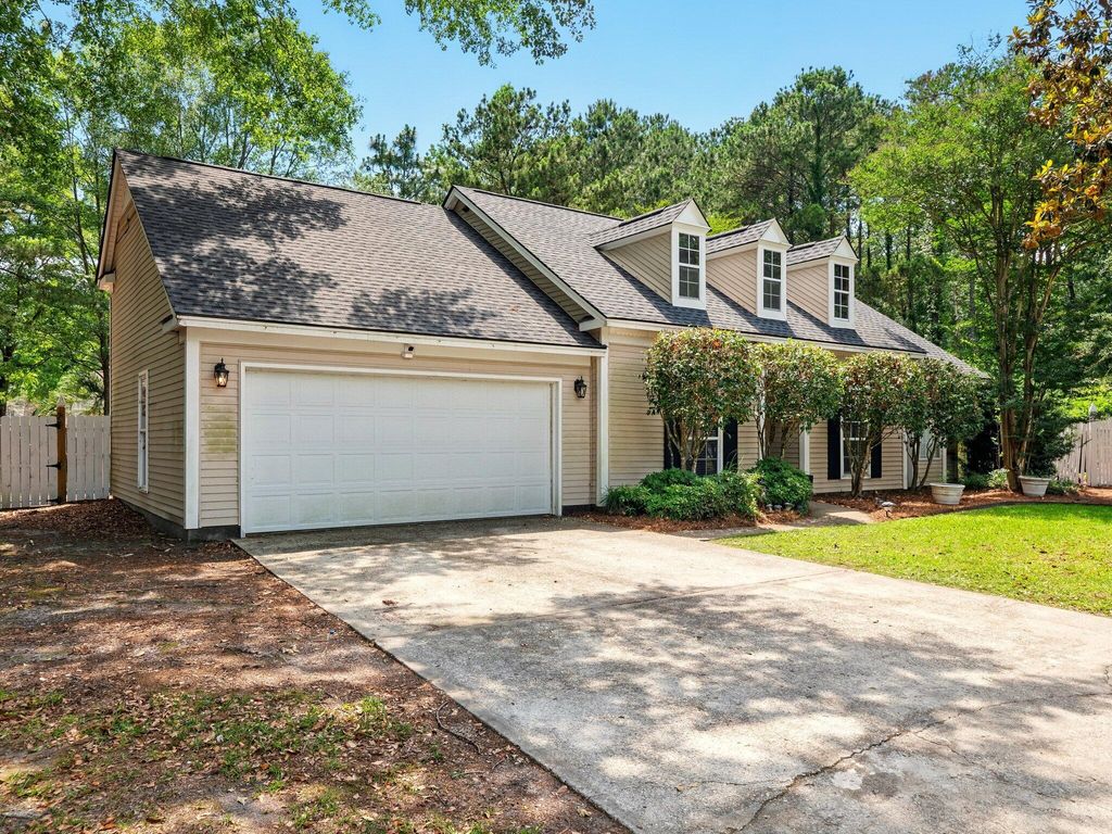 Photo of 113 Mapperton Court, Summerville, SC 29485 (MLS # 26011997)