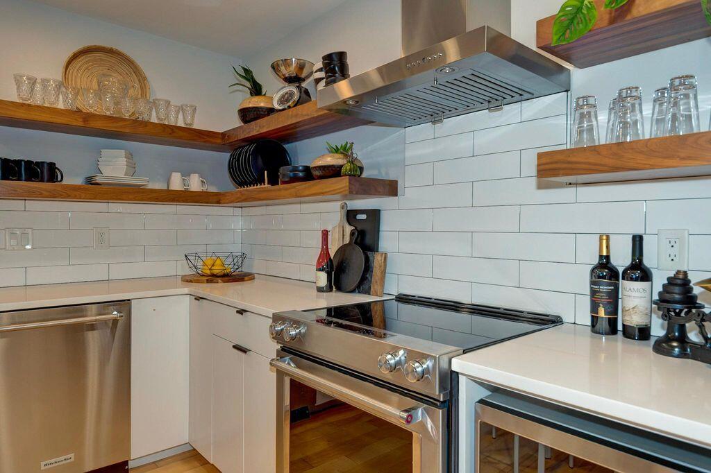 2057 Middle Street 11