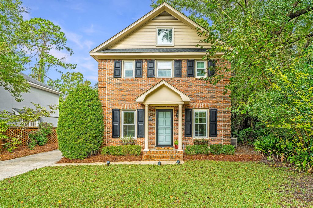 Photo of 1024 Plantation Court, Mount Pleasant, SC 29464 (MLS # 25027965)