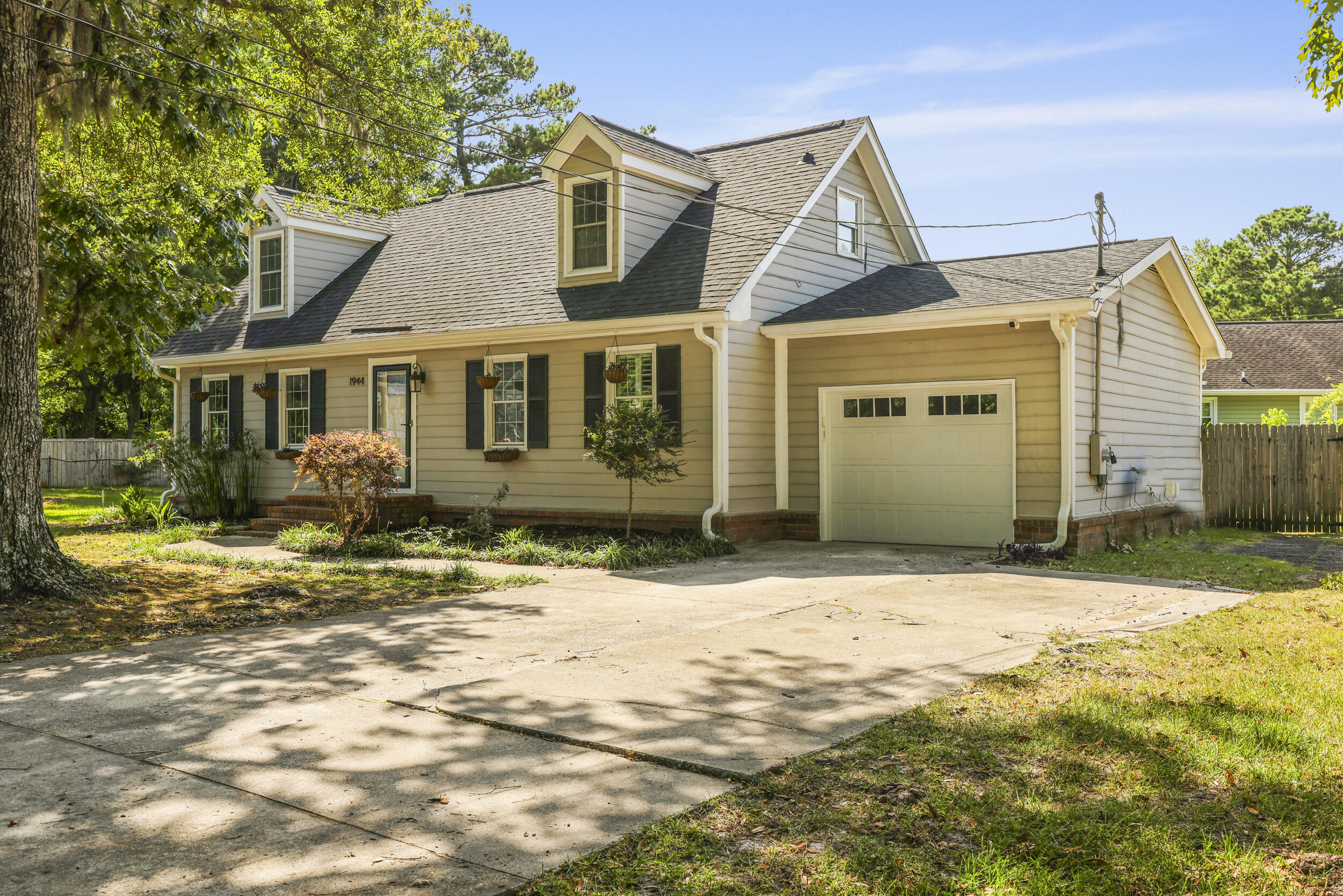 1944 Woodland Road