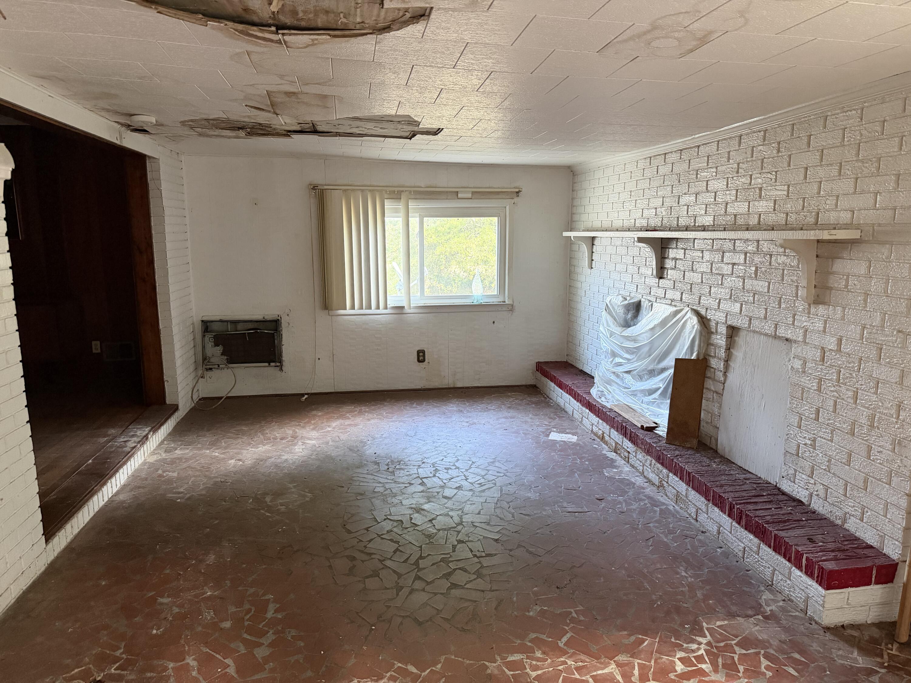 1976 Willow Swamp Road