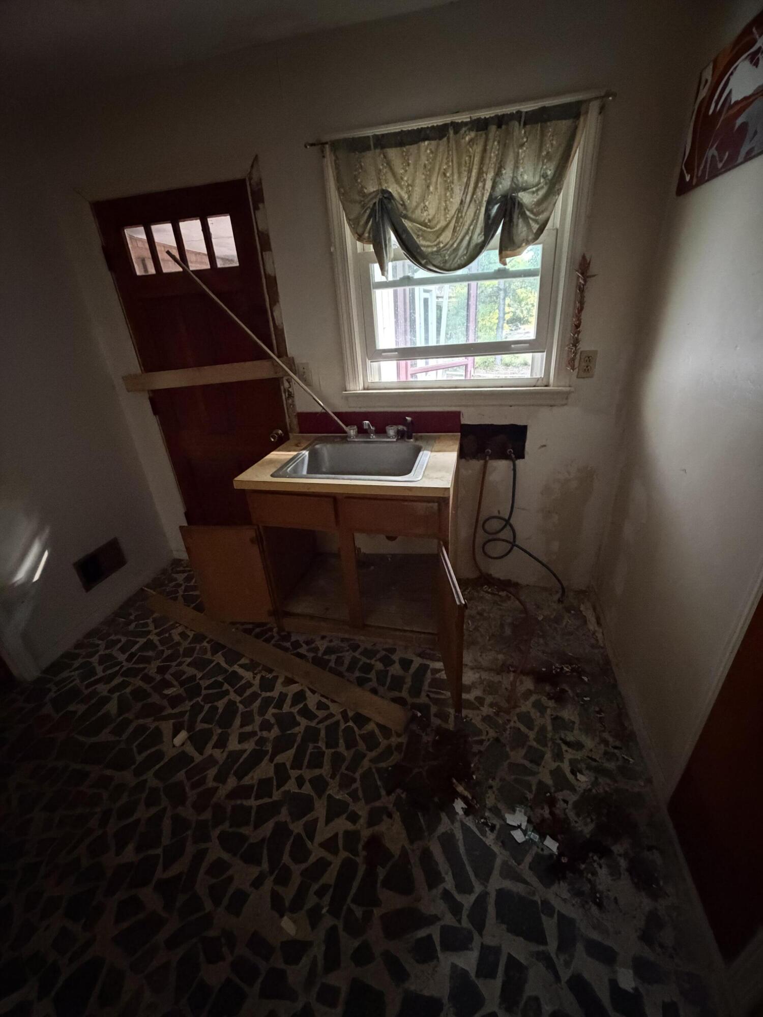 1976 Willow Swamp Road