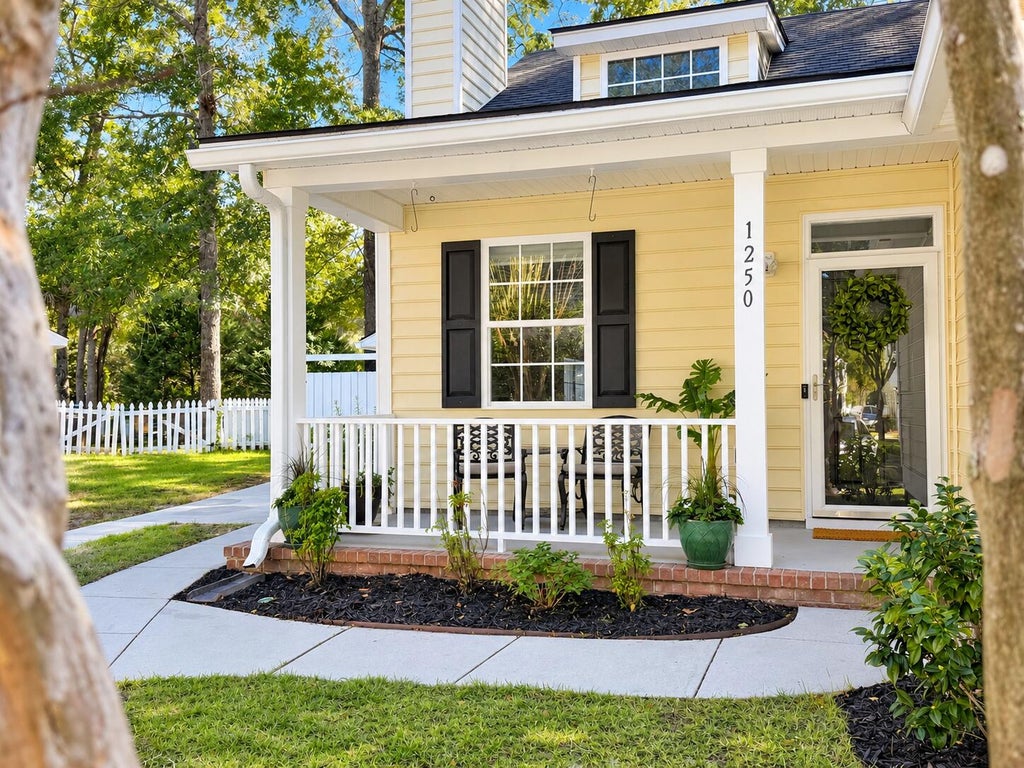 Photo of 1250 Falling Moss Drive, Mount Pleasant, SC 29466 (MLS # 26029108)