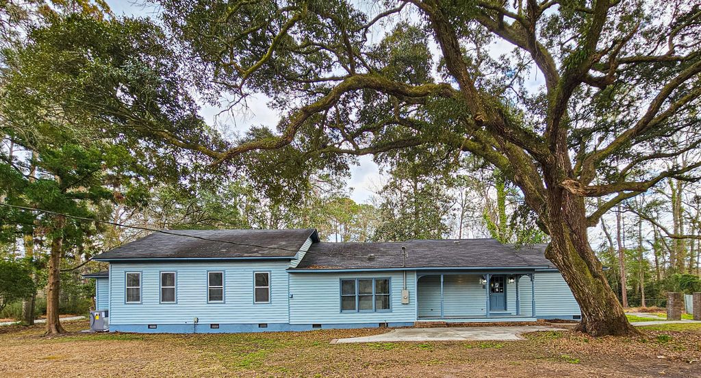 Photo of 127 Meadowlake Drive, Walterboro, SC 29488 (MLS # 26004813)