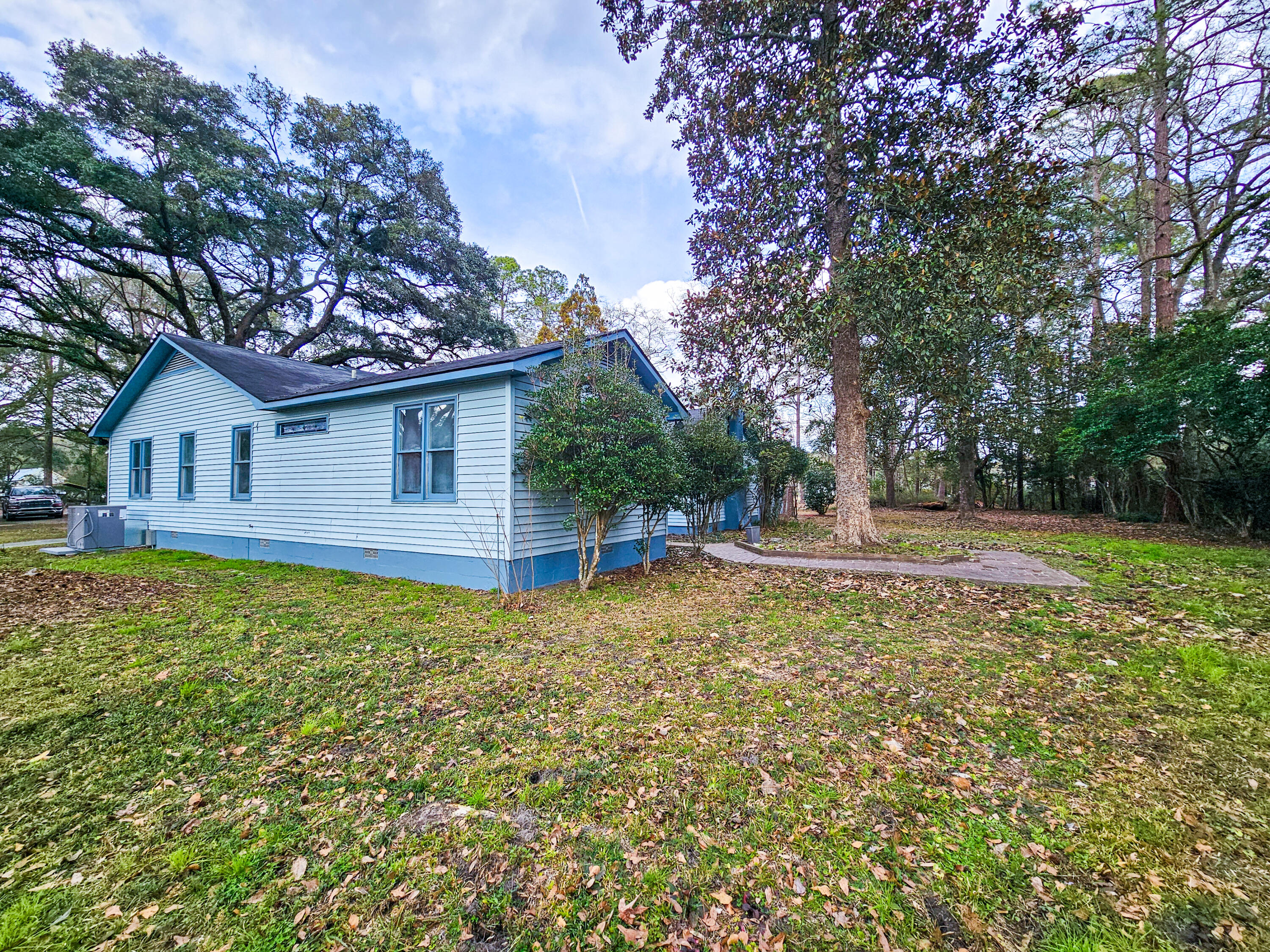 127 Meadowlake Drive