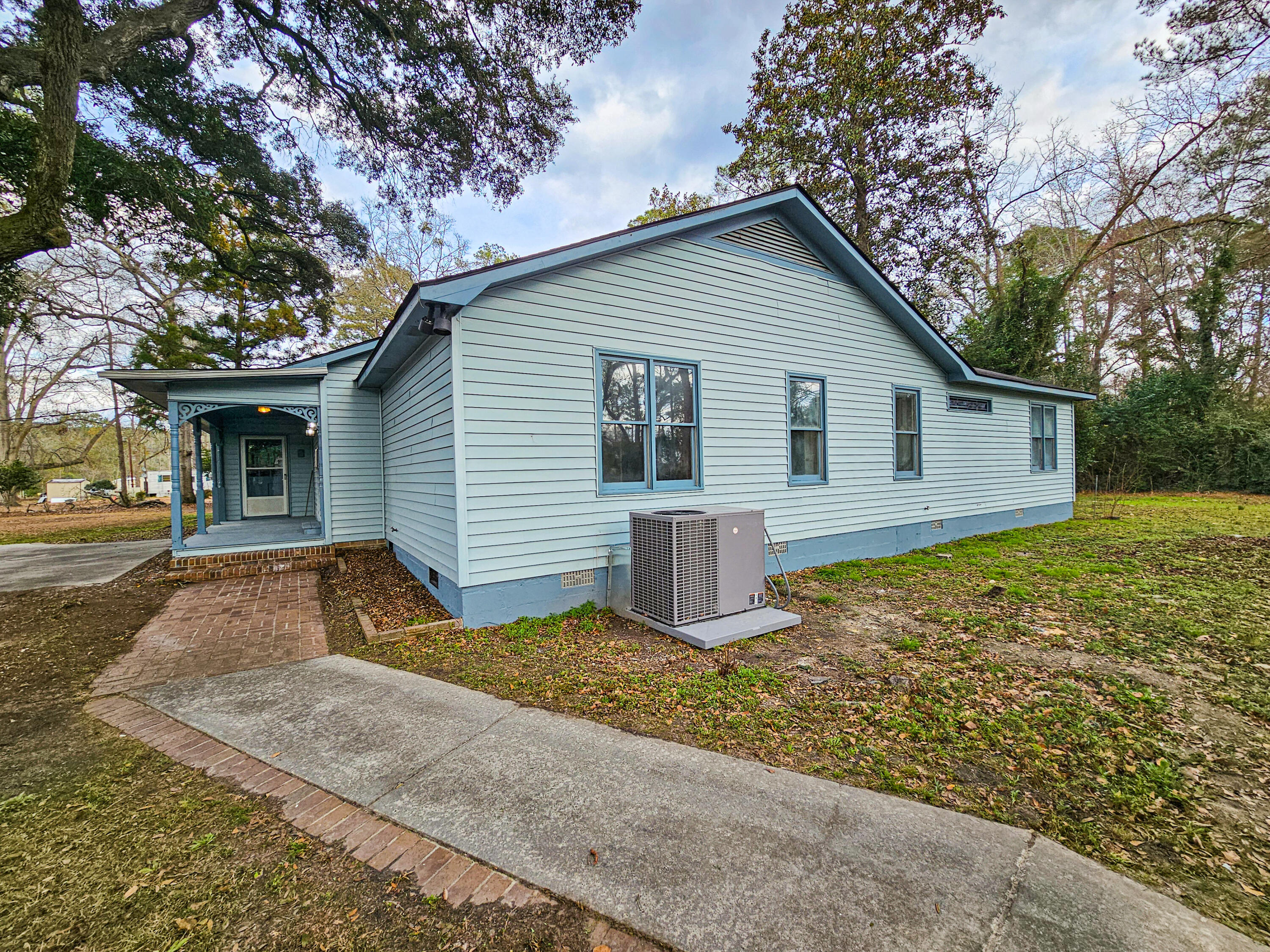 127 Meadowlake Drive