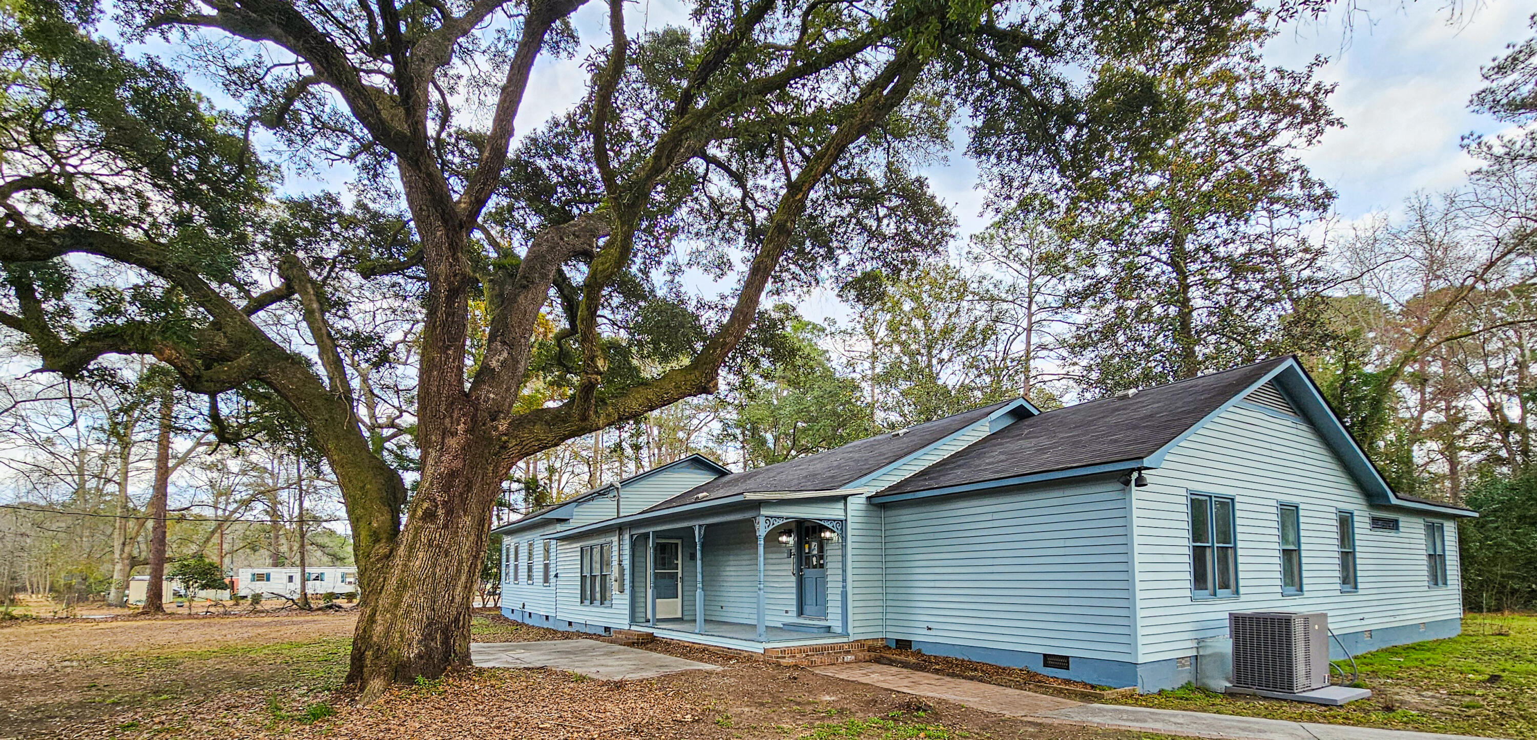 127 Meadowlake Drive