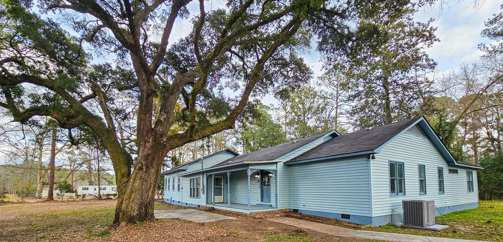 Photo of 127 Meadowlake Drive, Walterboro, SC 29488 (MLS # 26004813)