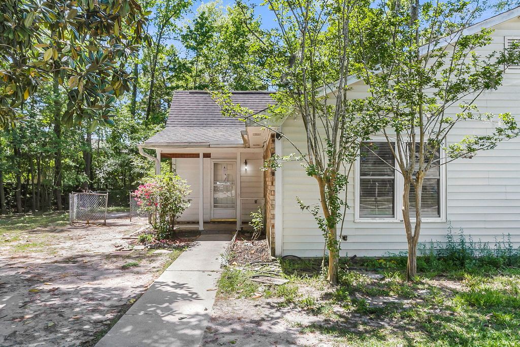 Photo of 9520 S Cardinal Drive, Ladson, SC 29456 (MLS # 26010460)