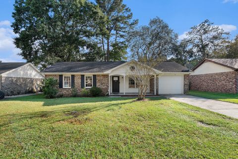 Photo of 106 Highland Avenue, Summerville, SC 29486 (MLS # 25028097)