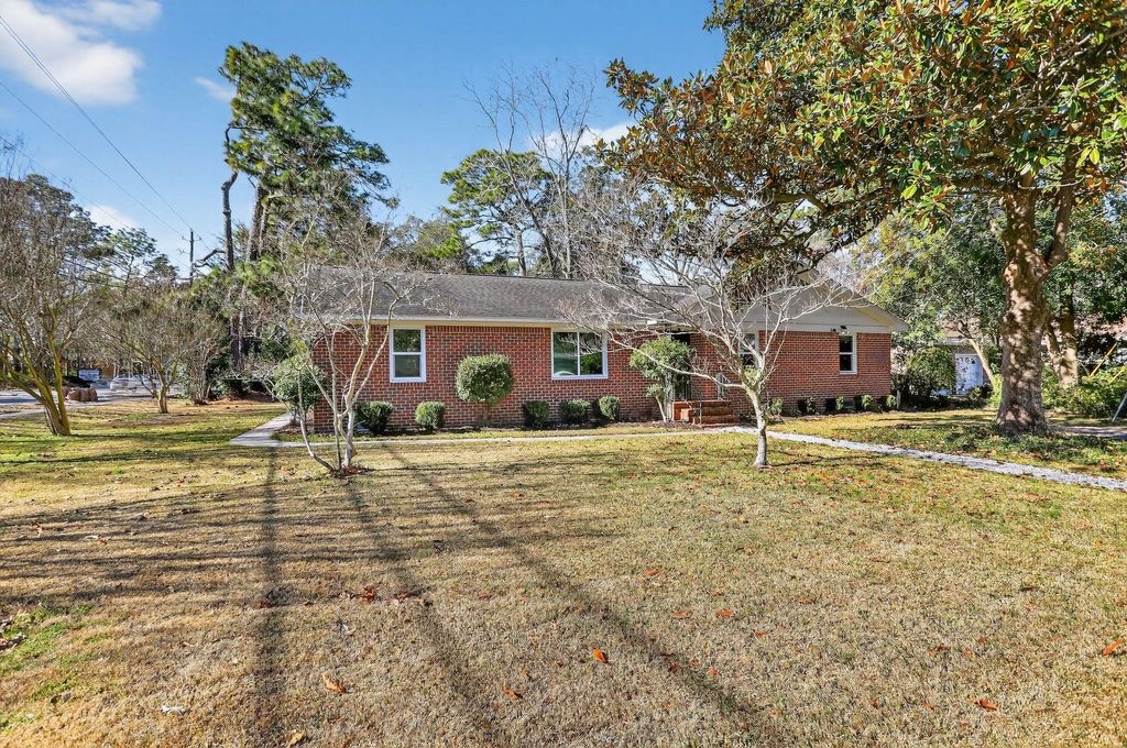 Photo of 21 Manchester Road, Charleston, SC 29407 (MLS # 26001700)