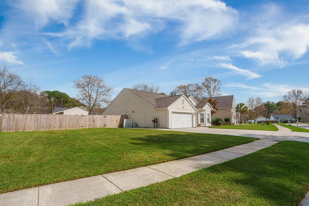 Photo of 122 Thousand Oaks Circle, Goose Creek, SC 29445 (MLS # 26006612)