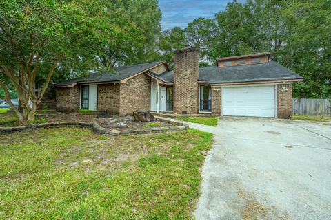 Photo of 8152 N Ridgebrook Drive, North Charleston, SC 29420 (MLS # 25027777)